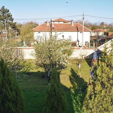 Three-bedroom Holiday In Krapets