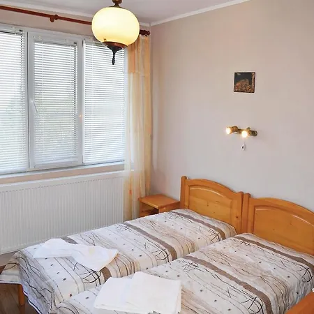 Three-bedroom Holiday In Krapets * קראפץ