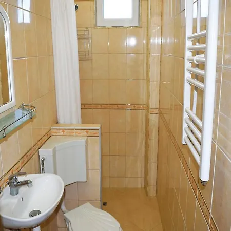 בית נופש Three-bedroom Holiday In Krapets