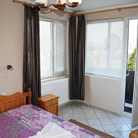 Three-bedroom Holiday In Krapets * קראפץ
