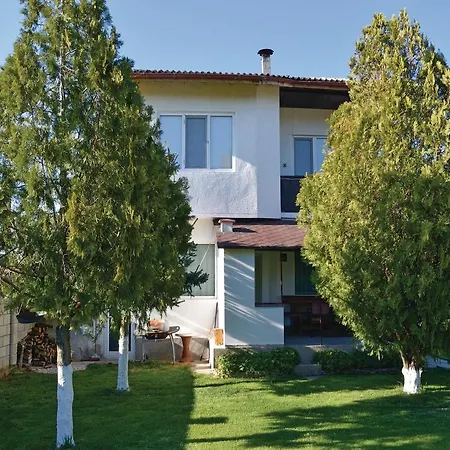 Three-bedroom Holiday In Krapets *