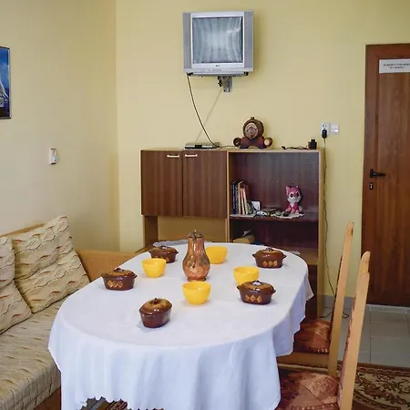 Three-bedroom Holiday In Krapets קראפץ
