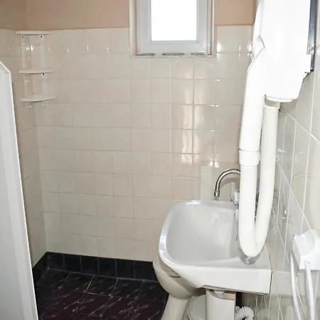 בית נופש Three-bedroom Holiday In Krapets *