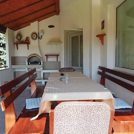 בית נופש Three-bedroom Holiday In Krapets